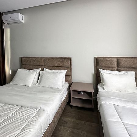 Eden Hotel Tirana Esterno foto