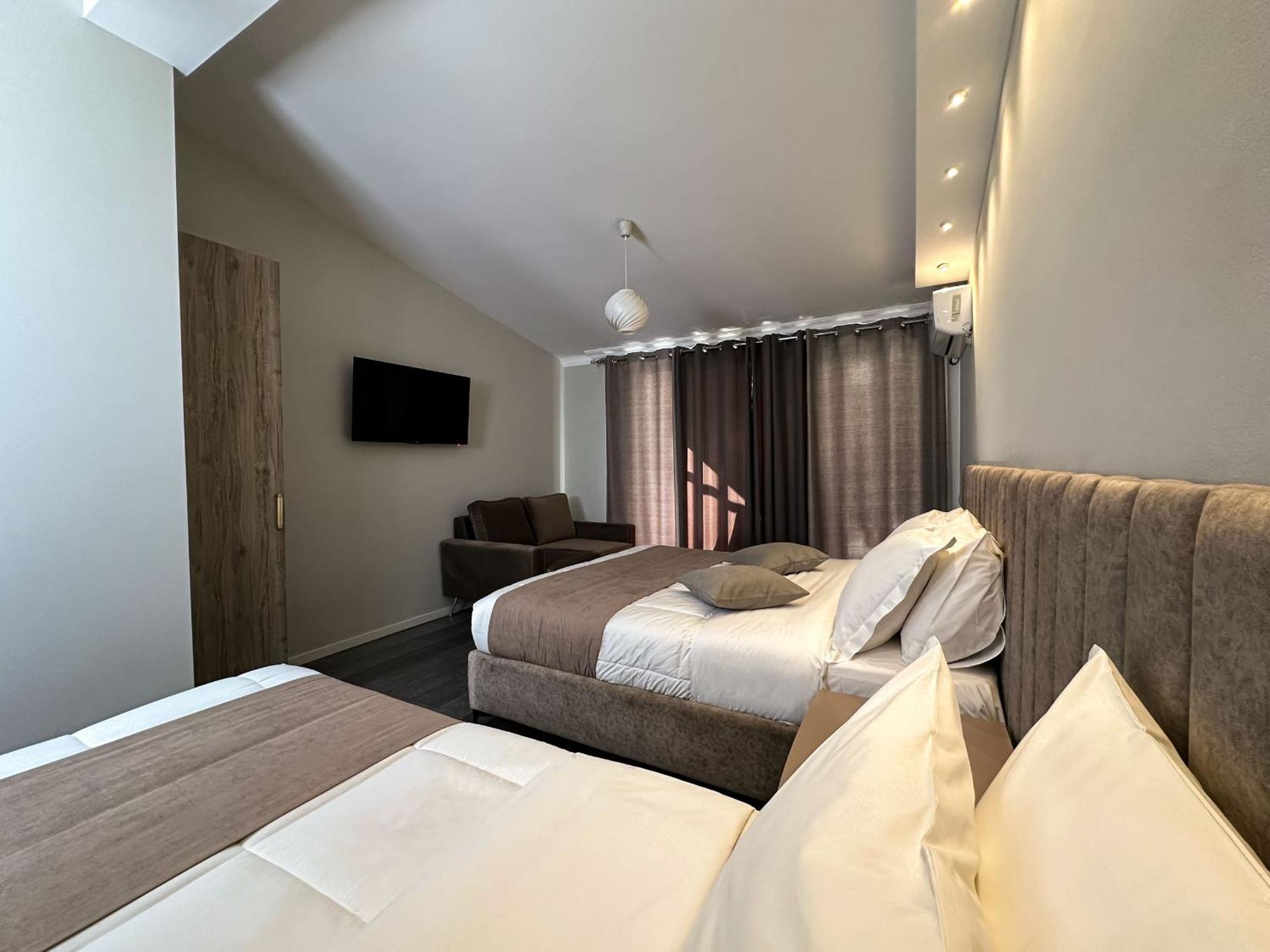 Eden Hotel Tirana Esterno foto