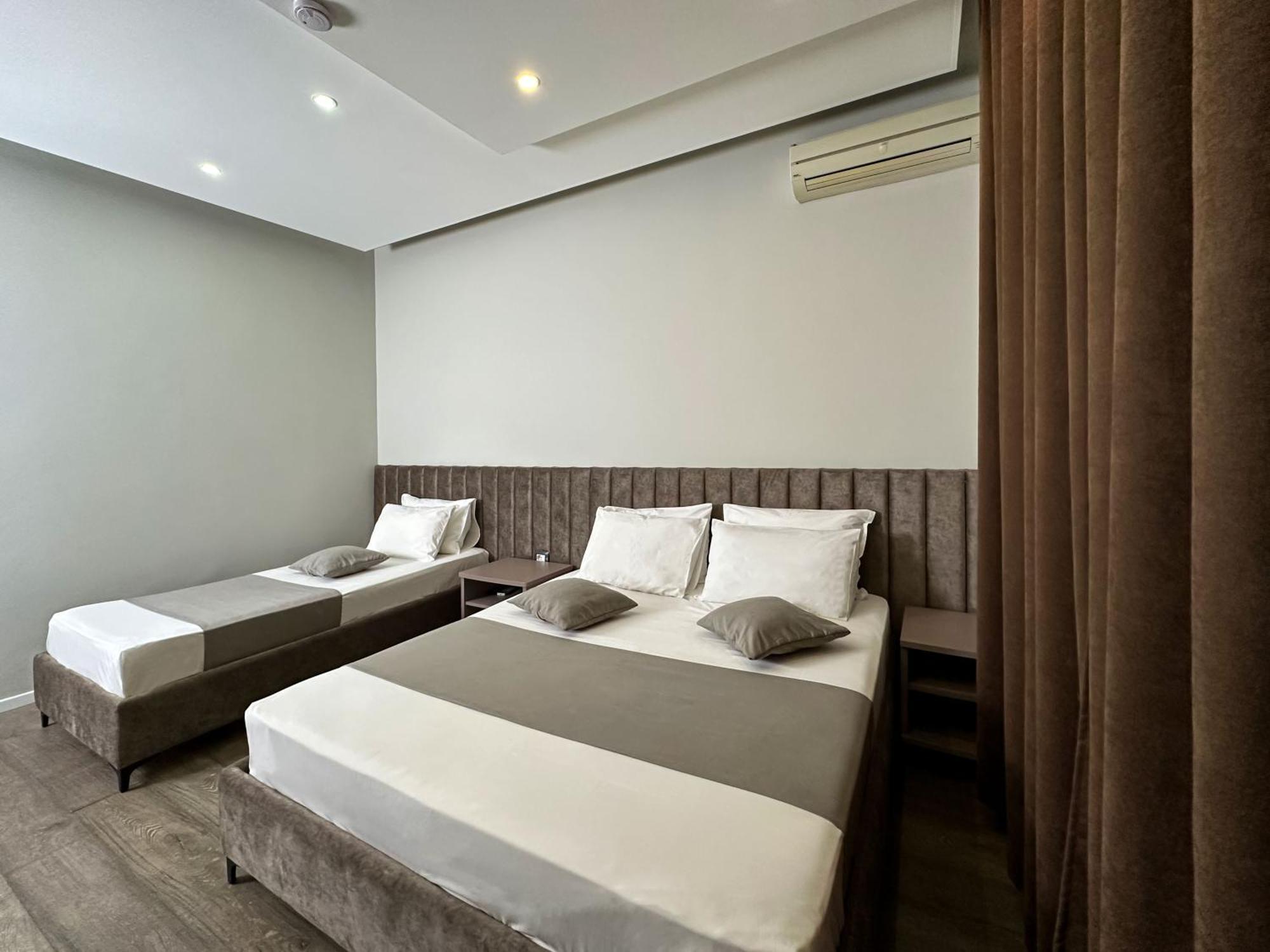 Eden Hotel Tirana Esterno foto