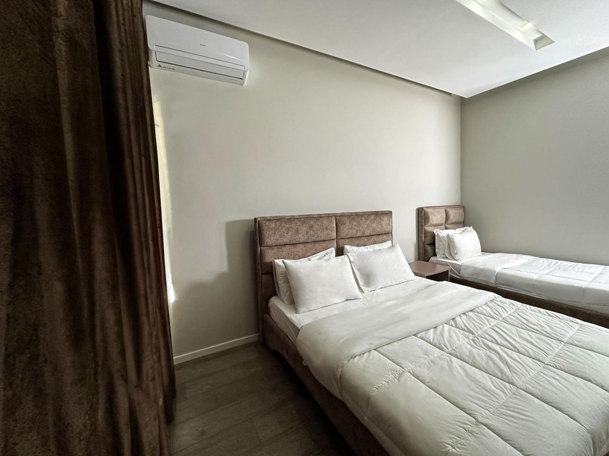Eden Hotel Tirana Esterno foto