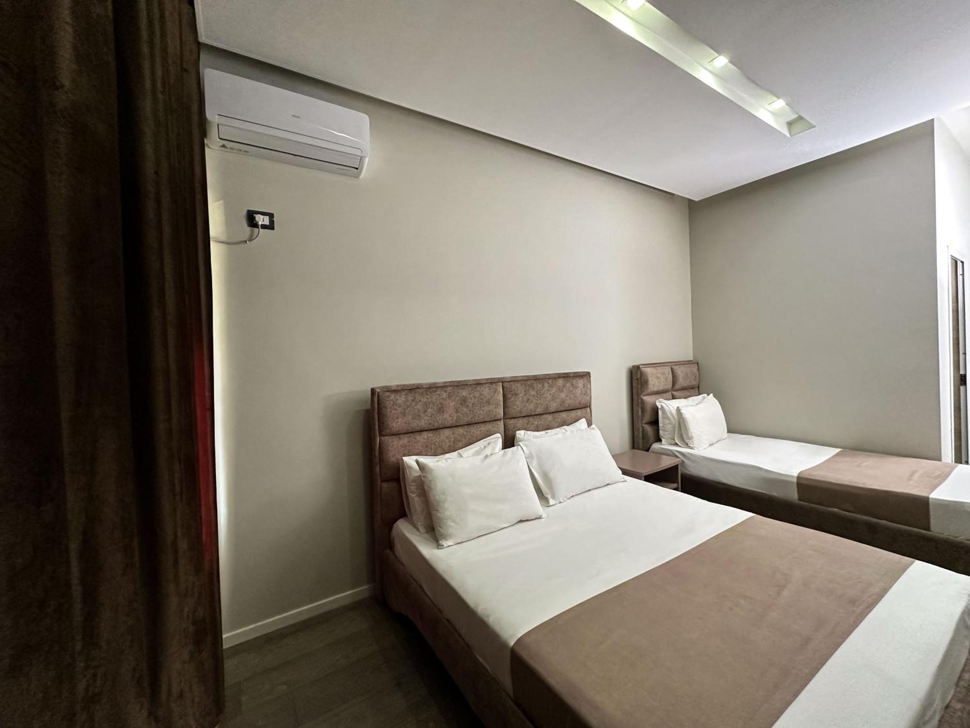 Eden Hotel Tirana Esterno foto
