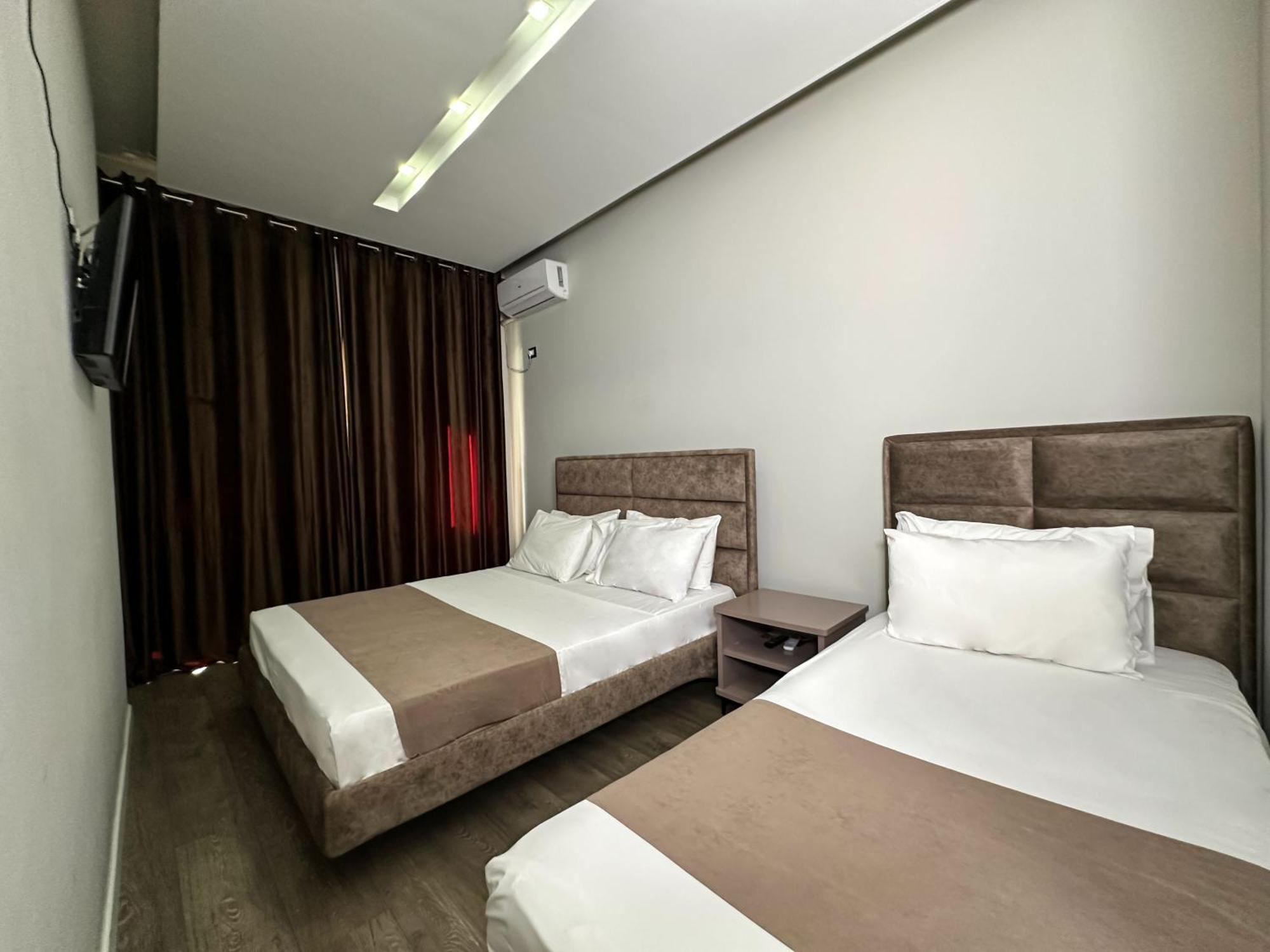 Eden Hotel Tirana Esterno foto