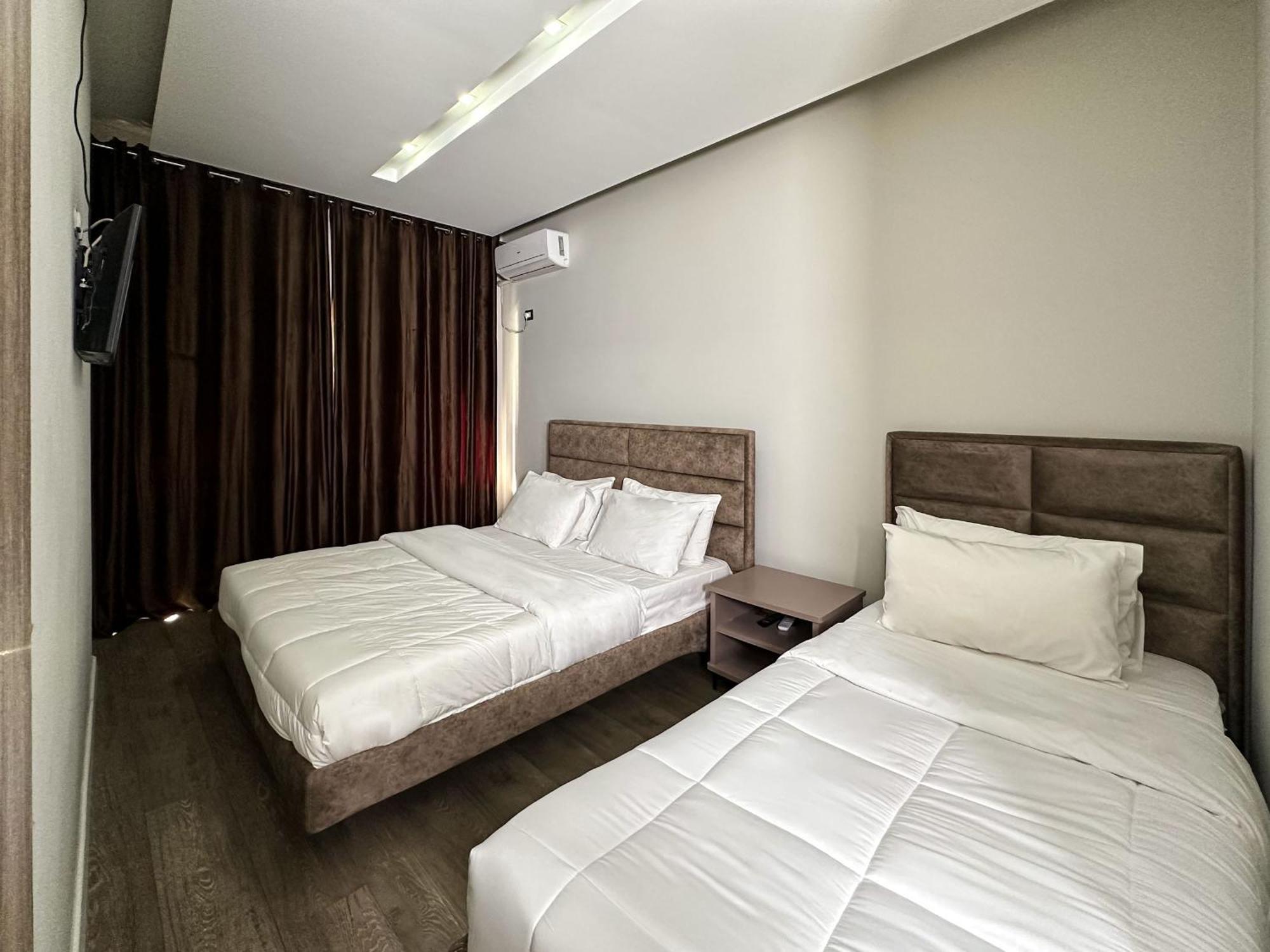 Eden Hotel Tirana Esterno foto
