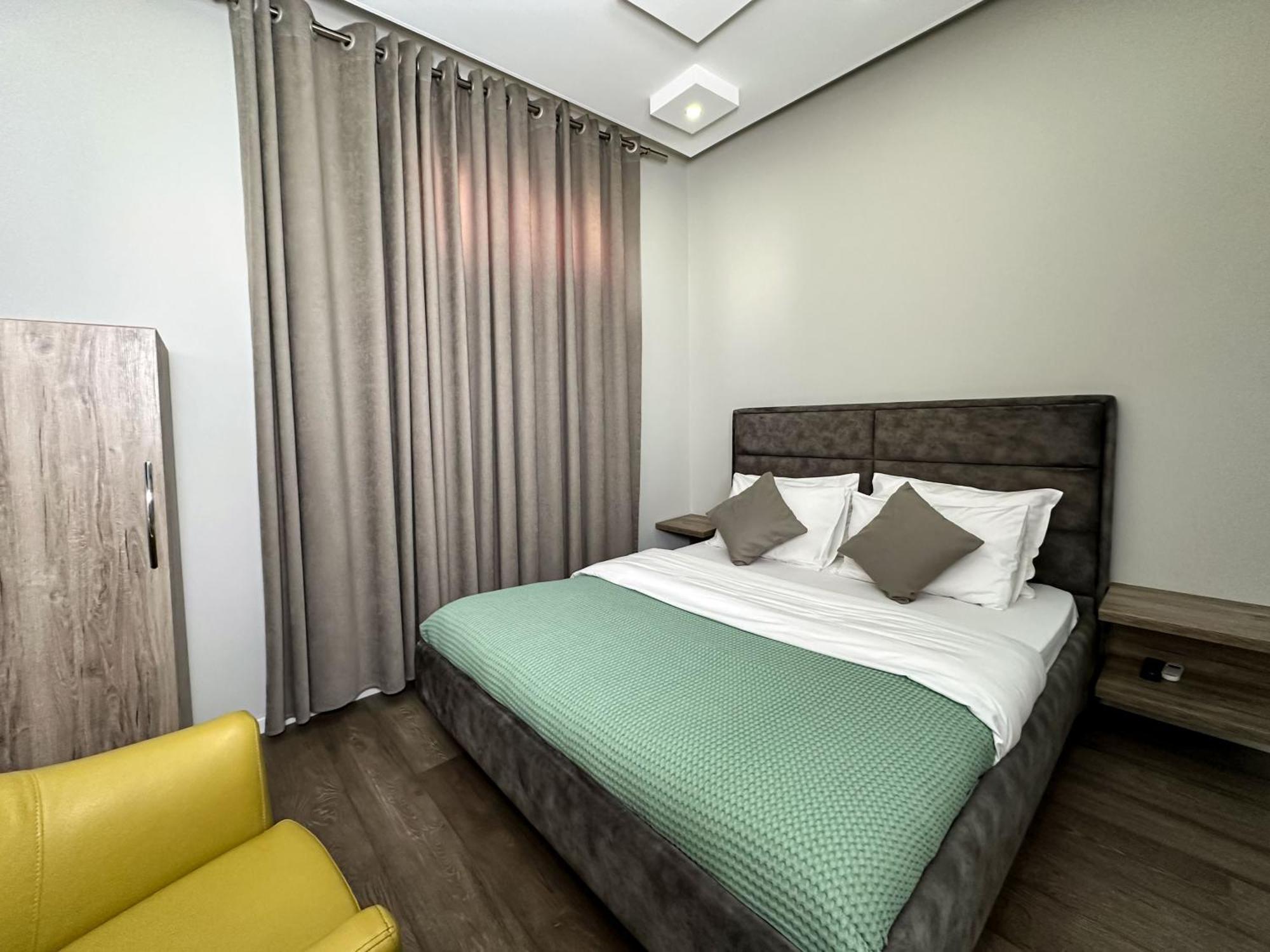 Eden Hotel Tirana Esterno foto