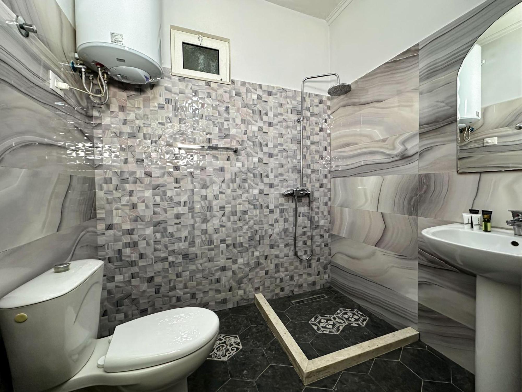 Eden Hotel Tirana Esterno foto